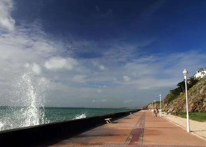 Chalet De Standing 6 Pers. à - Piscine Chauffée, à Proximité, Wi-fi Inclus - Fr-1-361-536 Jullouville